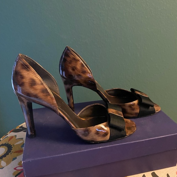 Stuart Weizmann size 8 M Paw Print patent leather D’orsay open toe pump. Size 8M - Picture 3 of 7